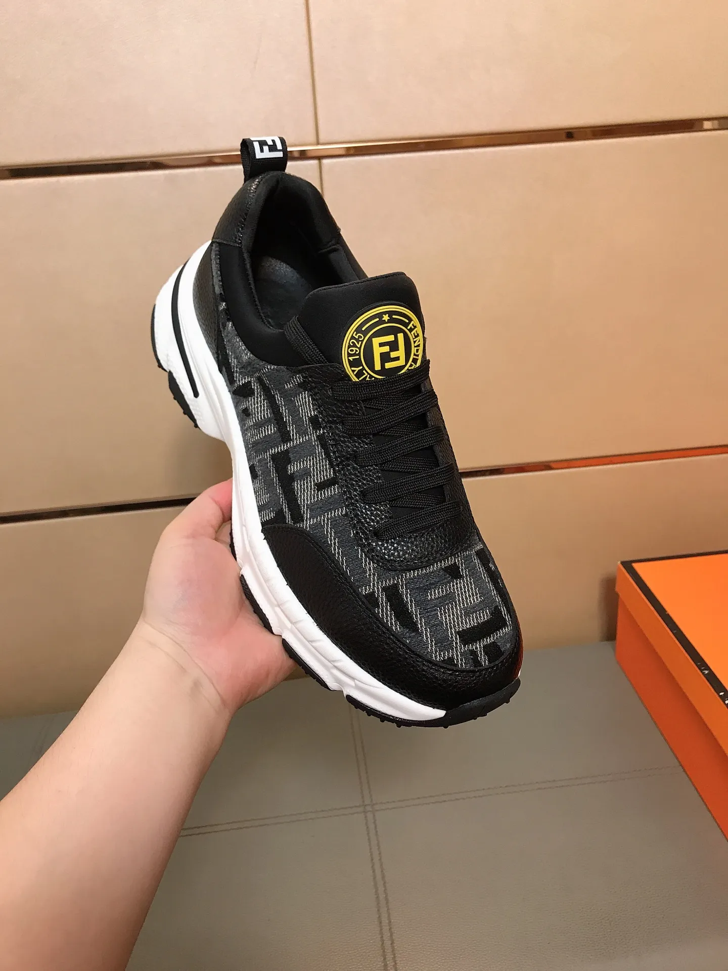 Factory price 442 💥💥🔺🔺FENDI [Fendi] Men’s new casual shoes are a hit! , that kind of calm connotation️elegant taste is indescribable to start the journey of fashionable shoes💍💍to cope with various occasions calmly! The momentum of the big names speaks for itself! Comfortable and comfortable on the feet! Materials: Imported printed materials, stitched with cowhide design, sheepskin feet, a fashion must-have! Code number: 38-44